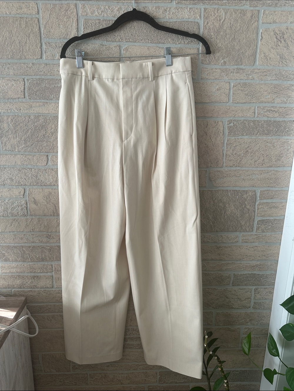 NWOT Uniqlo Wide-Leg Pleated Pants Trousers in Butter Yellow Ivory Japan size L